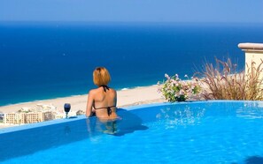Pool - Beachfront Junior Suite  in Pueblo Bonito Sunset Beach (Cabo San Lucas)