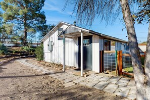Exterior - Charming Cottage in Wisdom Spirit Ranch, close to Sedona & more (Cornville)