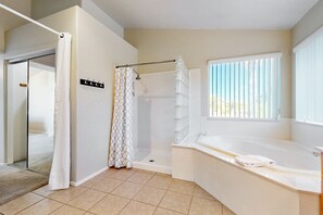 Shower, hair dryer, towels - Beautiful home with private pool, W/D, central AC & great locale - dog-friendly (Mesa)