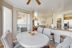 Dining - Beautiful home with private pool, W/D, central AC & great locale - dog-friendly (Mesa)