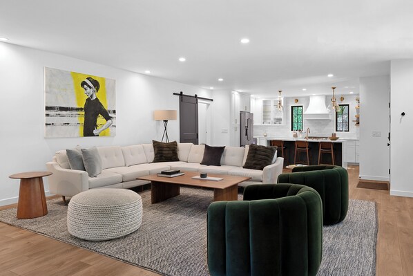 Unclassified image, 1 of 30, button