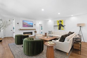 Unclassified image, 3 of 30, button