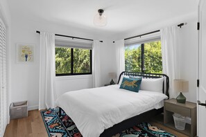 Unclassified image, 4 of 30, button