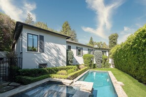 Pool - Charming Designer Home in Sherman Oaks (Los Angeles)
