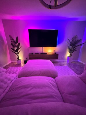 Unclassified image, 2 of 13, button - Condo Next to Empire Polo Fields, Perfect Coachella & Stagecoach Stay (Indio)