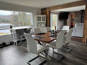 Dining - The Little Stag - Waterfront Retreat in Nominingue (Nominingue)