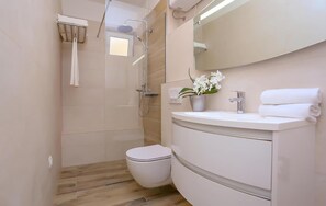 Shower, hair dryer - Lovely apartment in Stobrec with WiFi (Stobrec)