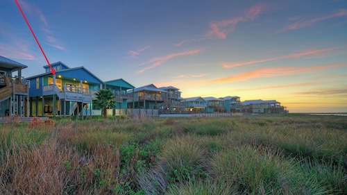 La Sirena by Avantstay Communal Pool + Covered Lounge + Marsh Views + Near Port A Beach