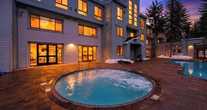 The Ridgeline & The Traverse by Avantstay 2 Slopeside Units + Hot Tub + Sauna + Heated Pool + Heart of Olympic Valley