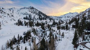 Apartment (3 Bedrooms) | Interior - The Ridgeline & The Traverse by Avantstay 2 Slopeside Units + Hot Tub + Sauna + Heated Pool + Heart of Olympic Valley (Olympic Valley)