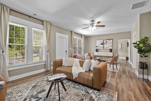 Unclassified image, 2 of 29, button - Large Home - Fully Equipped - Monthly Promo! (Lithonia)