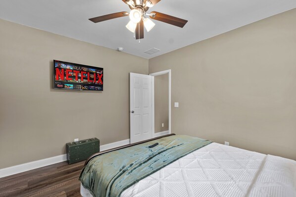 Iron/ironing board, WiFi, bed sheets