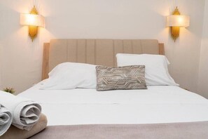 4 bedrooms, iron/ironing board, WiFi, bed sheets - Mint 4 House Old city|Pool|clock tower| (Cartagena de Indias)