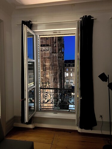 Lovely 2-bedroom apartment in front of the cathedral in Strasbourg