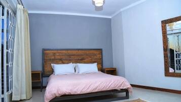 Fer et planche à repasser, Wi-Fi, literie fournie