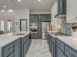 Fridge, microwave, oven, stovetop - House at the Refuge - Relax & Take in Nature (Medicine Park)