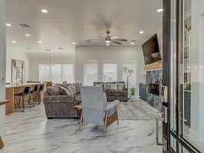 TV, fireplace, offices - House at the Refuge - Relax & Take in Nature (Medicine Park)