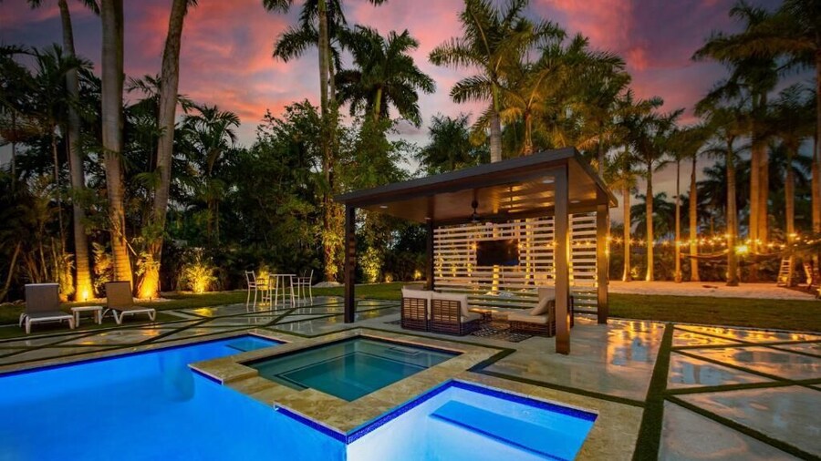 Moroccan Style Villa with Resort Pool