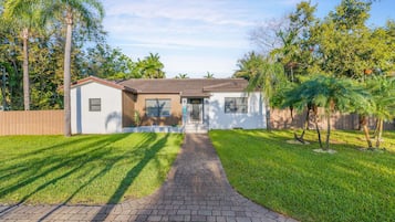 Fachada de la propiedad