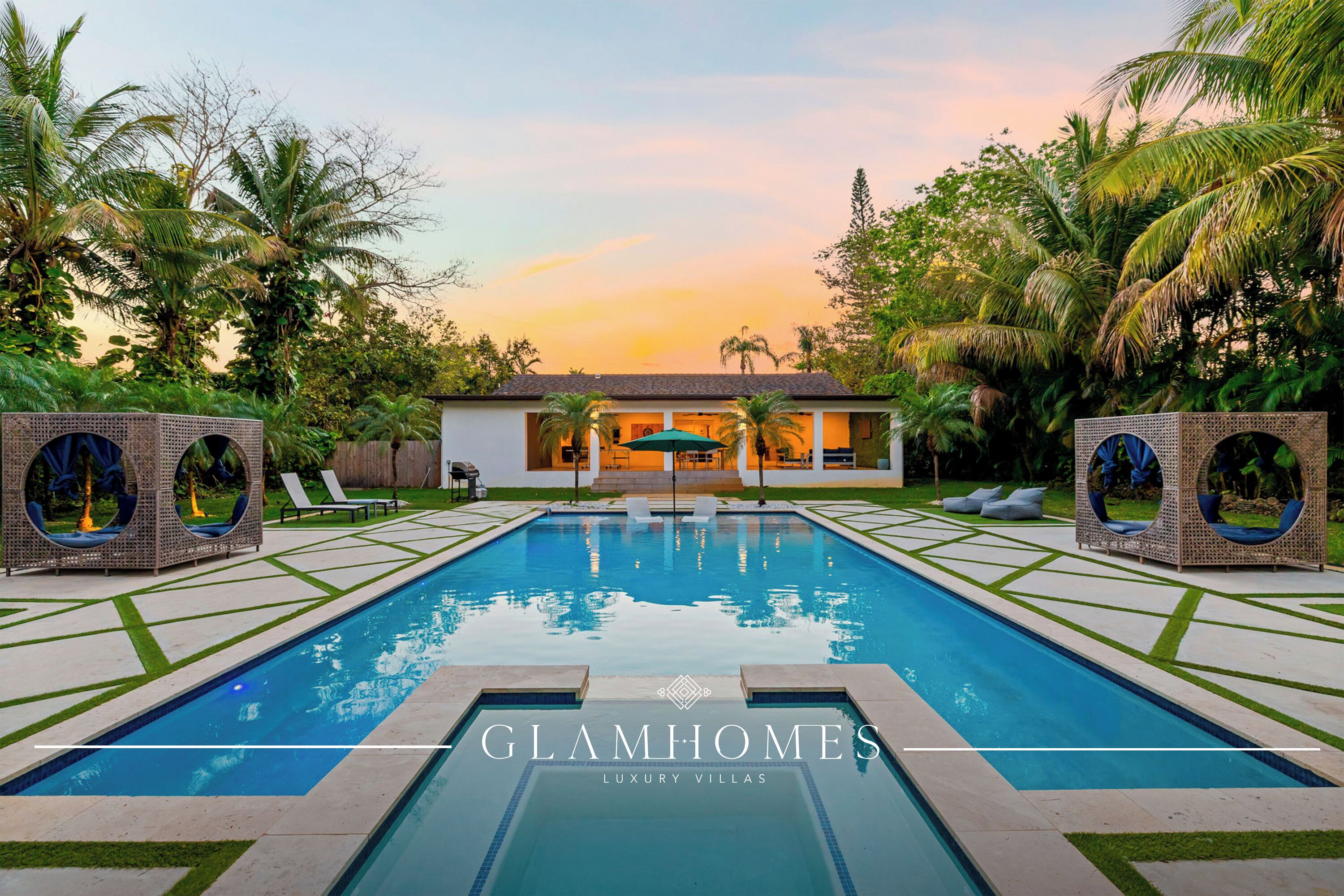 Outdoor pool, pool loungers