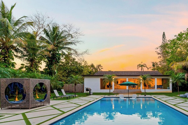 Outdoor pool, sun loungers