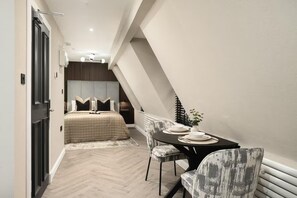1 bedroom, free WiFi, bed sheets - Edinburgh Apartment - Sleeps 2 - Royal Mile Close (Edinburgh)