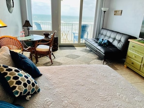 1 bedroom, WiFi, bed sheets - DAYTONA BEACHFRONT Condo, Amazing OCEAN Views, Heated Pool, Hot Tub, King Bed (Daytona Beach)