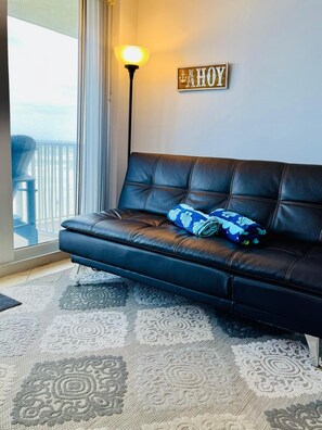 Smart TV - DAYTONA BEACHFRONT Condo, Amazing OCEAN Views, Heated Pool, Hot Tub, King Bed (Daytona Beach)