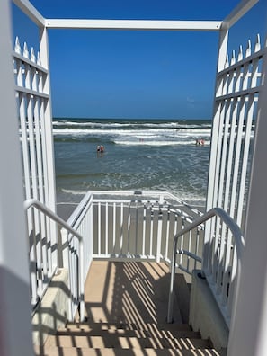 Property grounds - DAYTONA BEACHFRONT Condo, Amazing OCEAN Views, Heated Pool, Hot Tub, King Bed (Daytona Beach)
