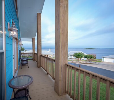 Stunning 4 BR, 3 BA sanctuary where the beauty of the lake meets modern comfort.