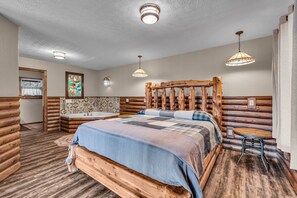 2 bedrooms, bed sheets - Redbud Cabin – Spacious Family Retreat with Loft, Near River & Trails (Dora)