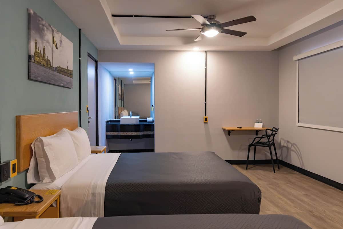 Standard Double Room | Meja, ruang kerja komputer riba, Wi-fi percuma, cadar katil 