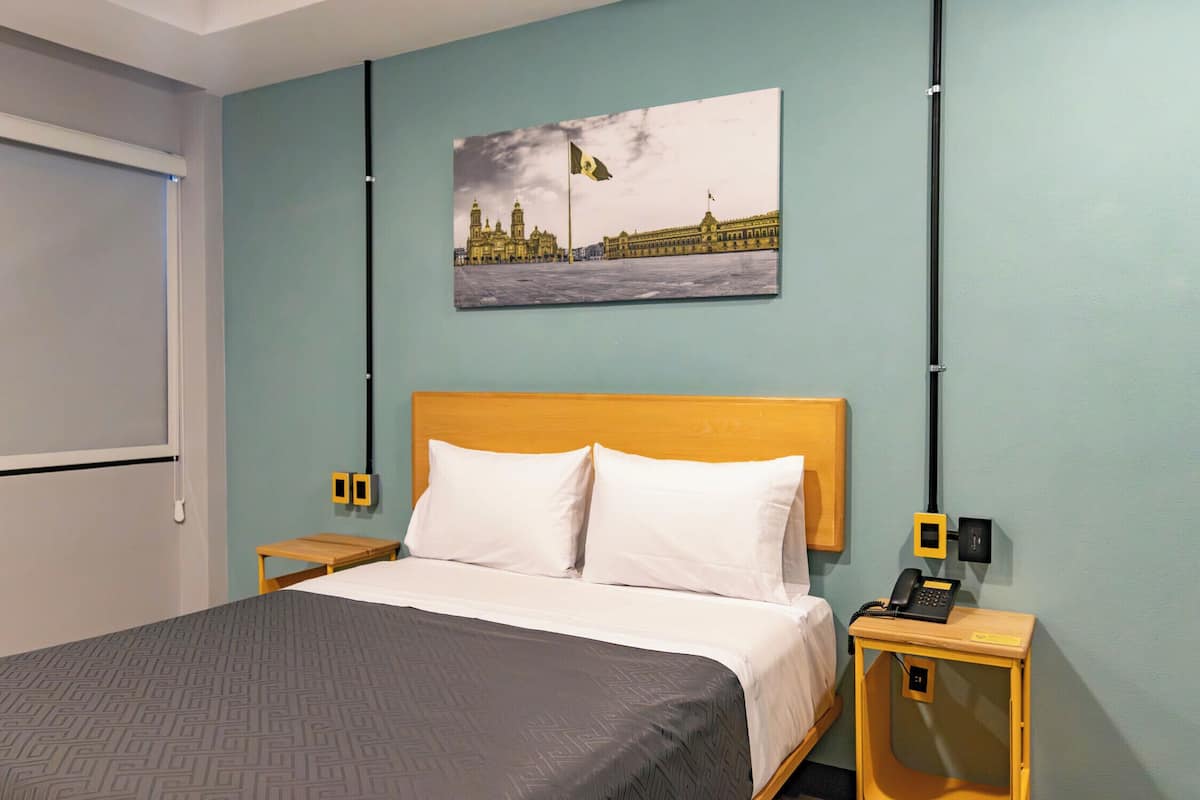 Standard Room | Meja, ruang kerja komputer riba, Wi-fi percuma, cadar katil 