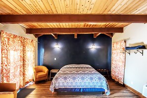 Unclassified image, 5 of 23, button - Cliff House: A Spacious Riverfront Escape for Gathering Together (Dora)