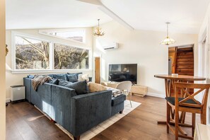 テレビ、書斎 / ワークスペース