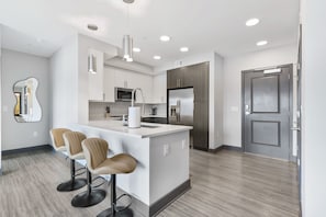 Fridge, microwave, oven, stovetop - Nashville Retreat w/ Pool, Gym, Rooftop Lounge (Nashville)