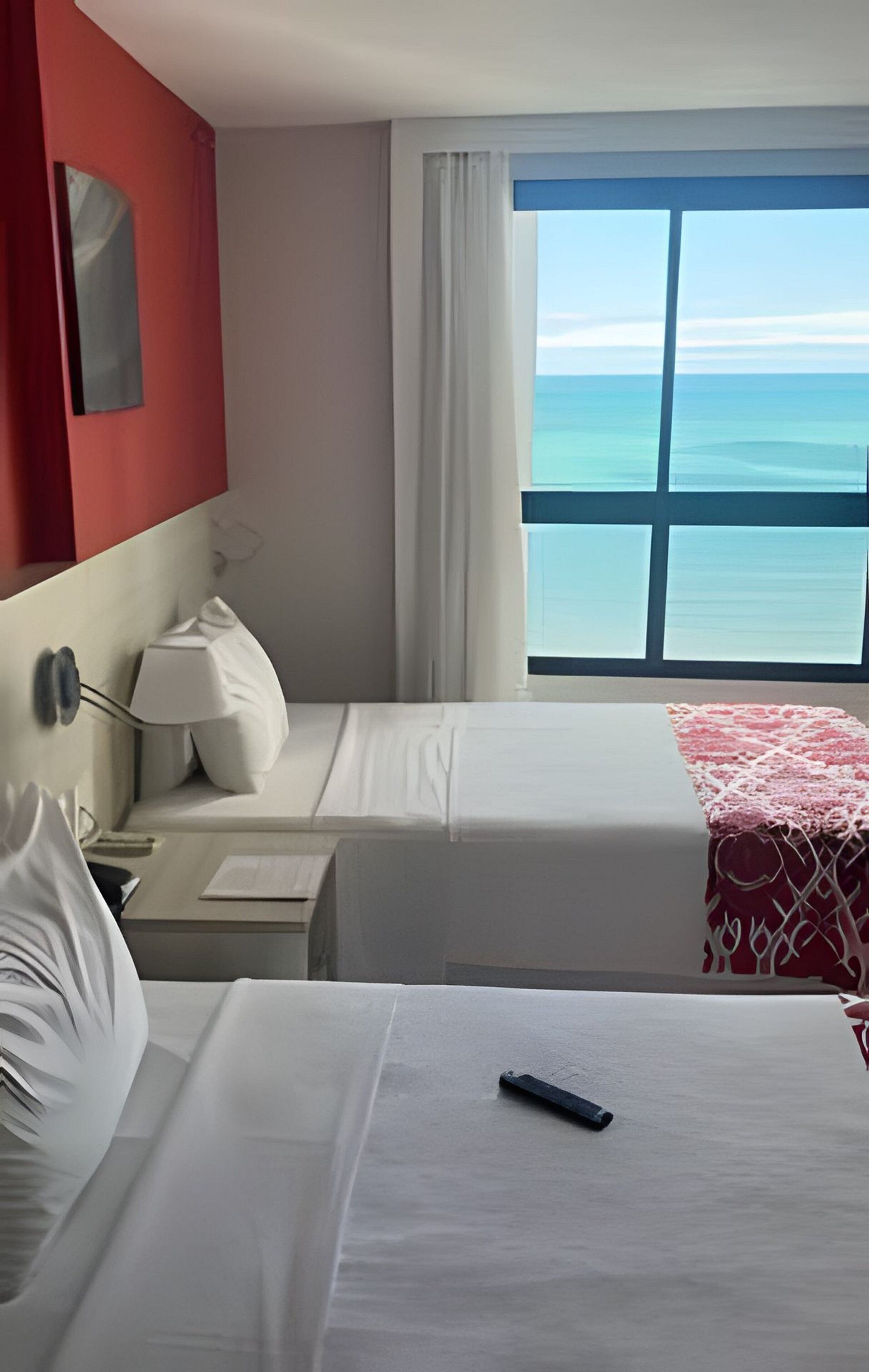 Escritorio, espacio para trabajar con laptop y wifi gratis 