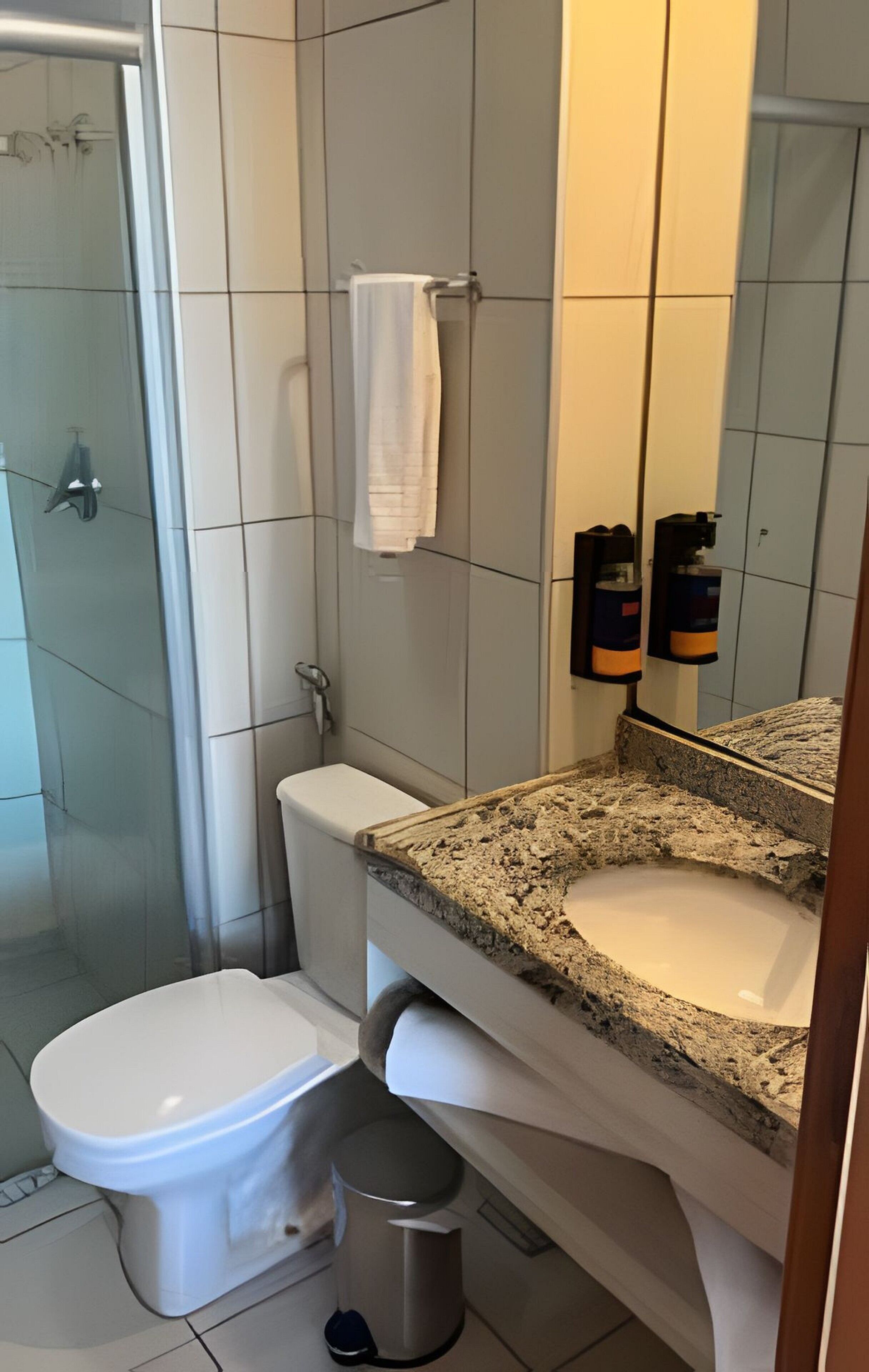 Suite estándar | Baño | Regadera, secadora de cabello, toallas, jabón 