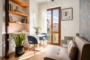TV - The Pigneto Rooftop Suite   Spa e Skyline   by RHR (ROMA)