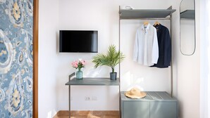 Interior - The Pigneto Rooftop Suite   Spa e Skyline   by RHR (ROMA)