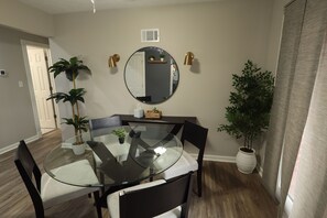 Dining - Modern 4BR Near Downtown Omaha, Garage, W/D, Smart TV, Pet-Friendly, 1 Gbps (Omaha)