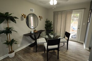 Dining - Modern 4BR Near Downtown Omaha, Garage, W/D, Smart TV, Pet-Friendly, 1 Gbps (Omaha)
