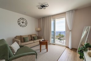 Living area - Magic Sunsets & Family Comfort: Elegant Apartment near Dubrovnik (Orašac)