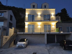 Exterior - Magic Sunsets & Family Comfort: Elegant Apartment near Dubrovnik (Orašac)