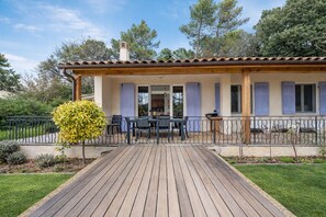 Outdoor dining - Villa La Bulle - Piscine Privée (Grambois)