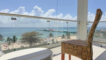 Penthouse de lujo, 2 habitaciones, cocina, vista a la playa | Balcón