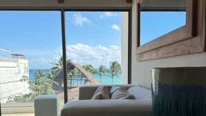 A bedroom with a large bed, a view of the ocean, and a balcony. - Grand Boréna Hotel Boutique (Playa del Carmen)