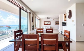 Luxury Penthouse, 2 Bedrooms, Kitchen, Beach View | Living area