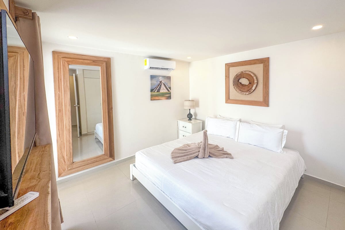 Luxury Condo, 2 Bedrooms, Private Bathroom, Beach View | In-room safe, blackout drapes, soundproofing, free WiFi