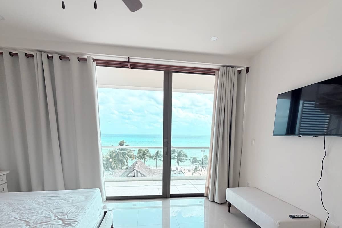Penthouse Cao cấp, 2 phòng ngủ, bếp, quang cảnh bãi biển | Két bảo mật tại phòng, màn/rèm cản sáng, phòng cách âm